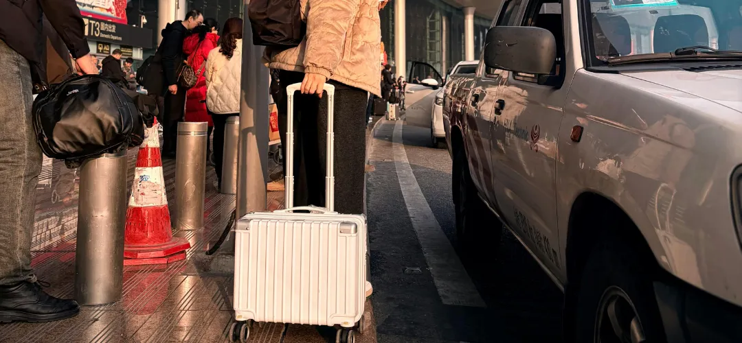 How Early Should You Book Airport Transportation? (2026 Guide)